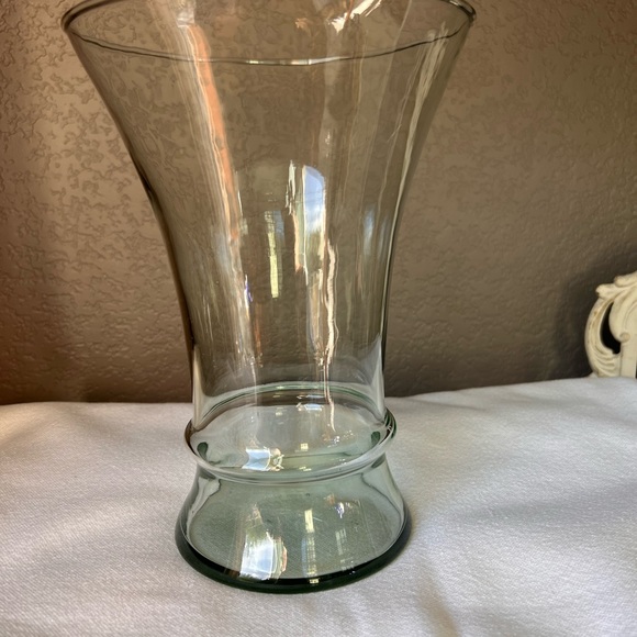 Vintage hand blown vase - Picture 2 of 7